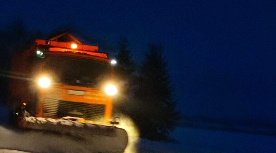 В Брянской области дороги круглосуточно очищаются и обрабатываются