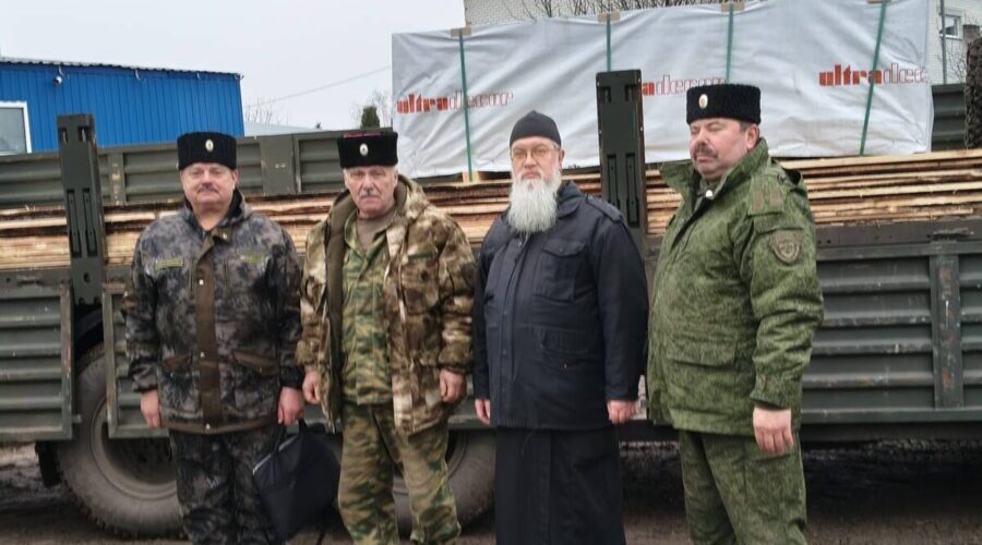 Гуманитарный груз военнослужащим отправило казачество Климовского района