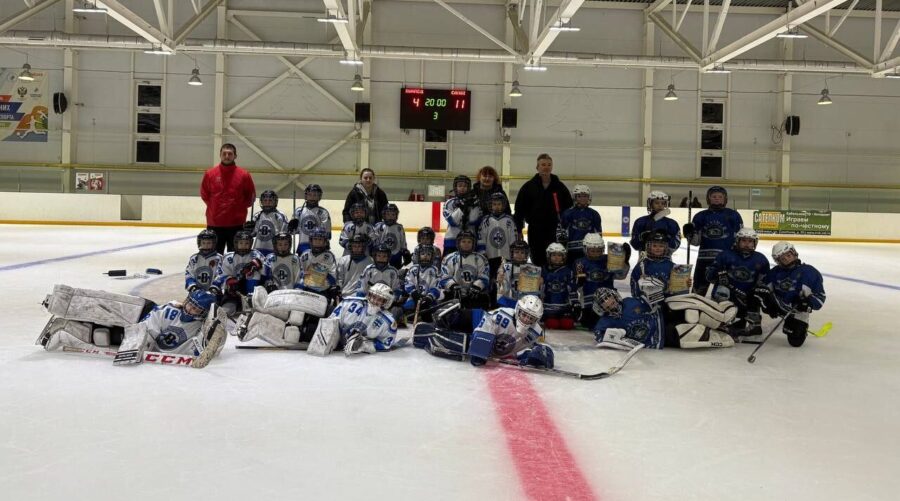 В трубчевском «Вымпеле» отметили День хоккея
