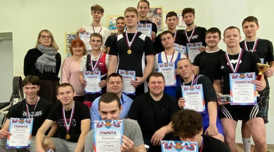 В Трубчевской спортшколе прошло первенство района по становой тяге