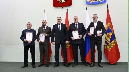 Губернатор Богомаз вручил награды лучшим предпринимателям Брянской области