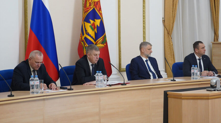 В Правительстве области обсудили реализацию нацпроекта «Кадры»