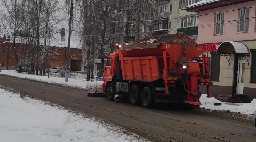 На Брянщине ликвидируют последствия снегопада