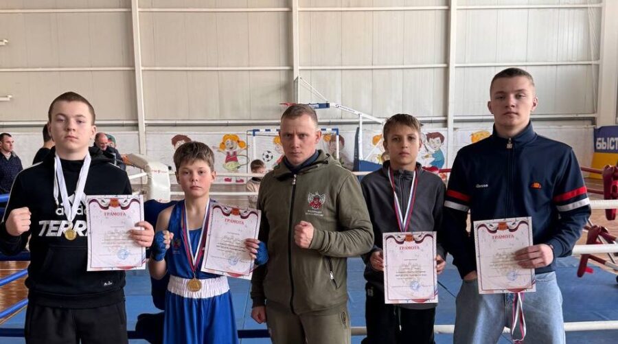 Трубчевские боксеры привезли награды с новогоднего турнира в Сураже