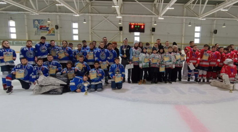 В Трубчевске прошел турнир по хоккею на Кубок главы города