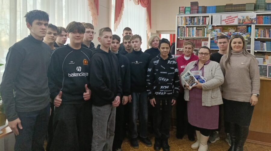 В Трубчевском политехникуме прошел патриотический час