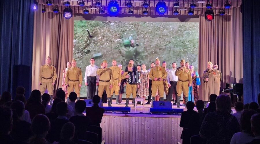 Артисты Брянской областной филармонии дали концерт «Музыкальная летопись войны»