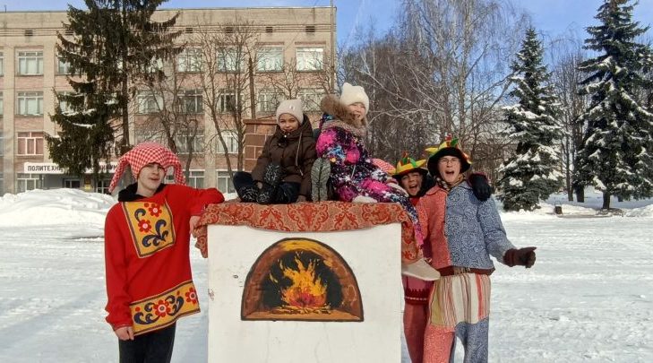 В Трубчевске стартовали масленичные гуляния