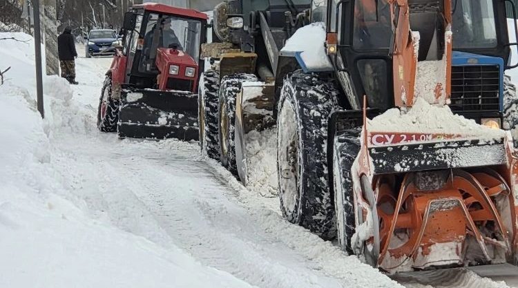 В Трубчевском районе идет уборка снега