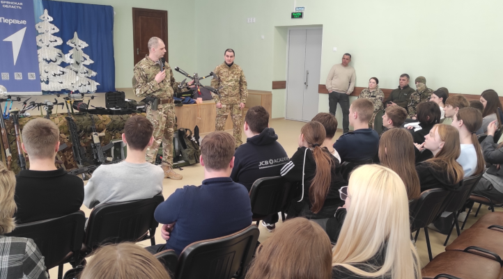 Бойцы отряда «БАРС-Брянск» провели встречу с трубчевскими школьниками