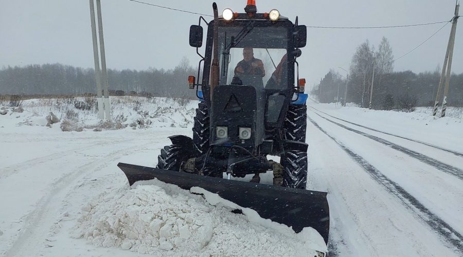В Брянской области продолжается очистка и обработка автодорог
