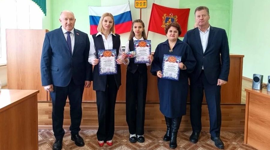 Талантливая школьница из Белой Березки была отмечена Благодарностью главы Трубчевского района