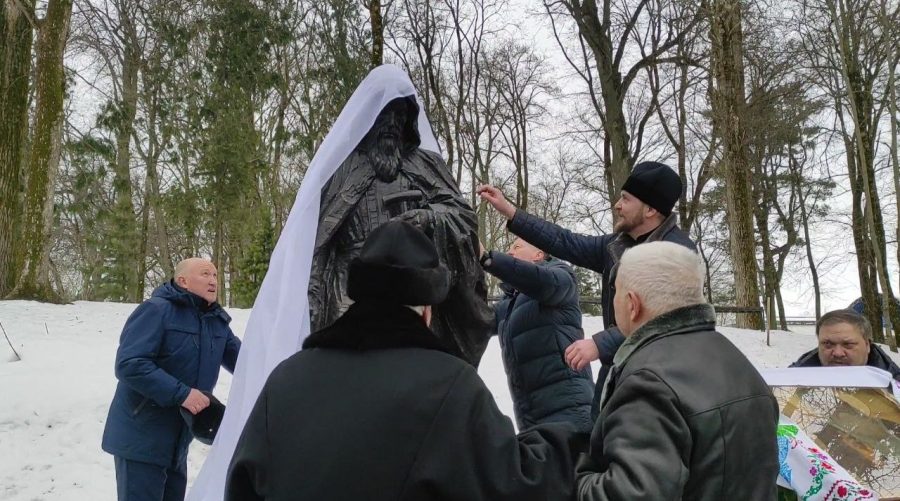 В Трубчевске торжественно открыли памятник негласному покровителю города Нилу Преподобному