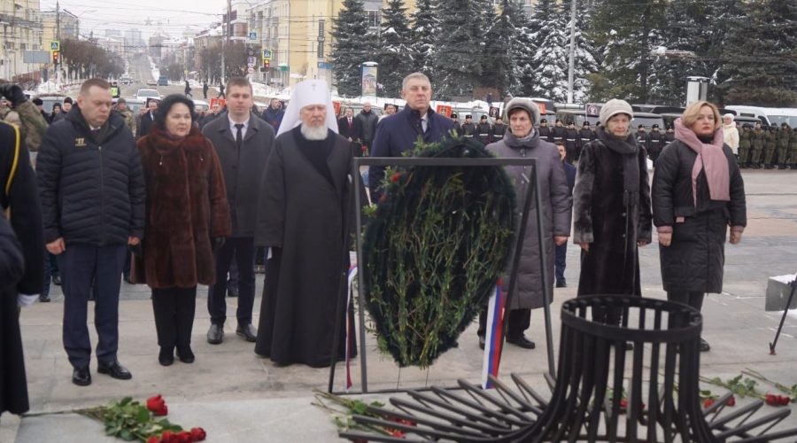 Глава Брянщины и зампредседателя Гомельского облисполкома возложили цветы к Вечному огню