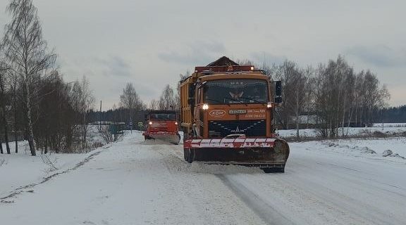 Дороги Брянщины продолжают очищать от снега