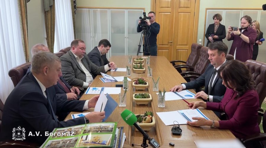 Губернатор Брянщины Александр Богомаз обсудил реализацию инвестиционных проектов в Брянской области