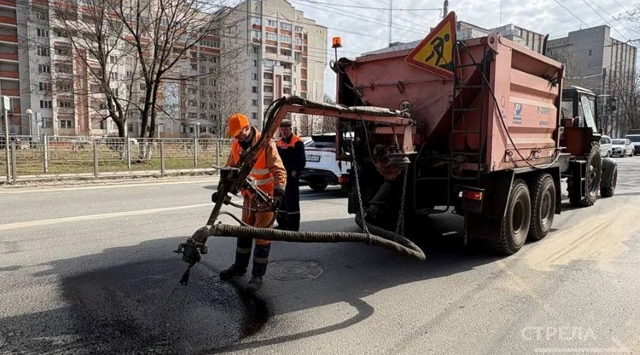 Брянские улицы ремонтируют с помощью установки»Белта»