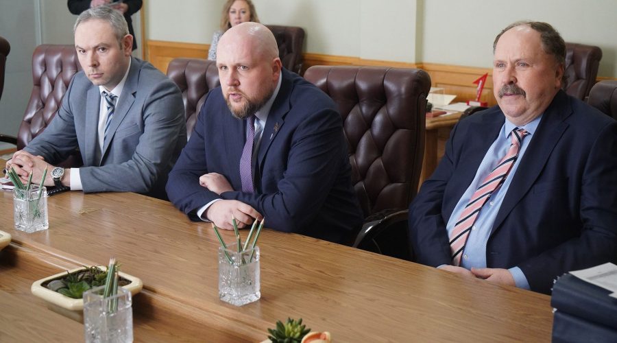 Губернатор Александр Богомаз провел встречу с руководителями брянского «Александра»