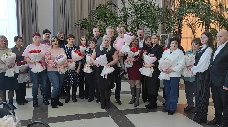 Губернатор поздравил с 8 Марта мам и вдов трубчевских героев СВО