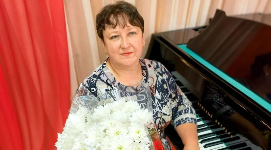 В День работника культуры – о педагоге Белоберезковской музшколы Трубчевского района