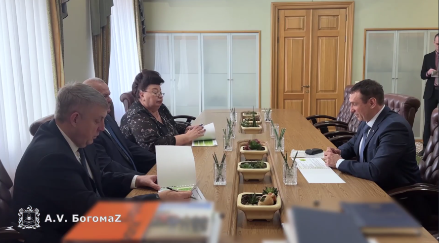 Губернатор провел рабочую встречу с управляющим Брянским отделением Сбера Игорем Ермолиным