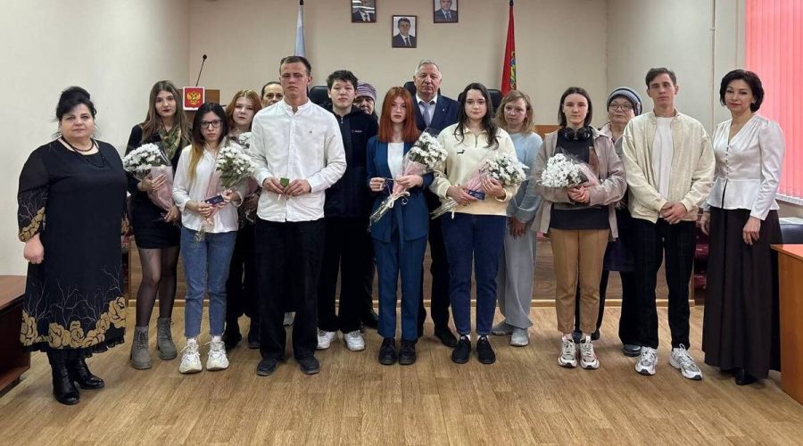 В брянском Стародубе вручили ключи детям-сиротам