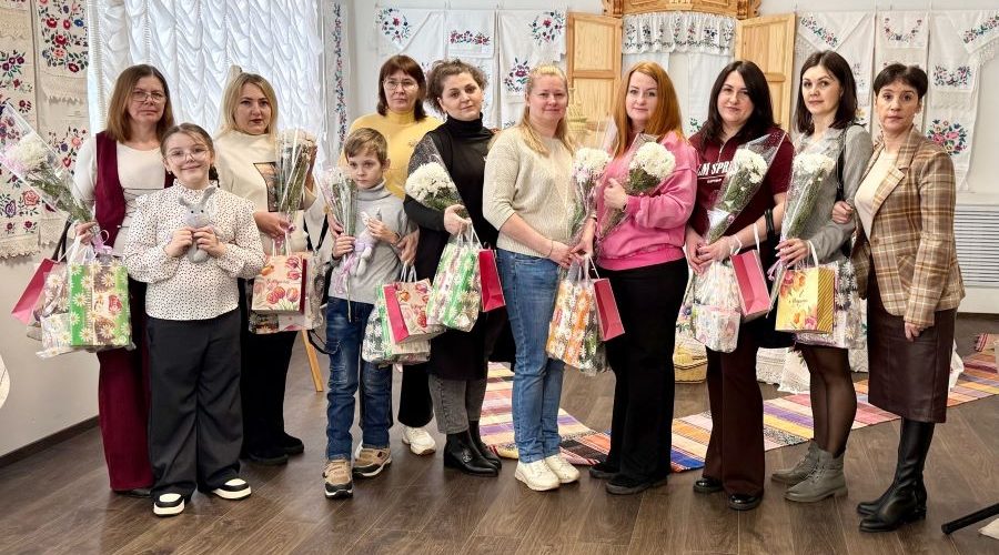 В Брянске для матерей тяжелобольных детей провели праздничный концерт