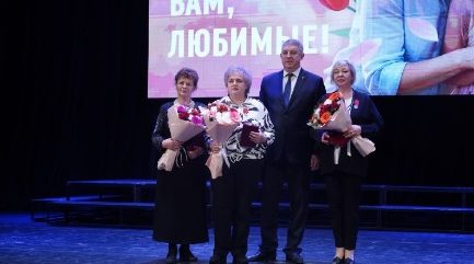 Губернатор Александр Богомаз поздравил брянских женщин с наступающим днем 8 Марта