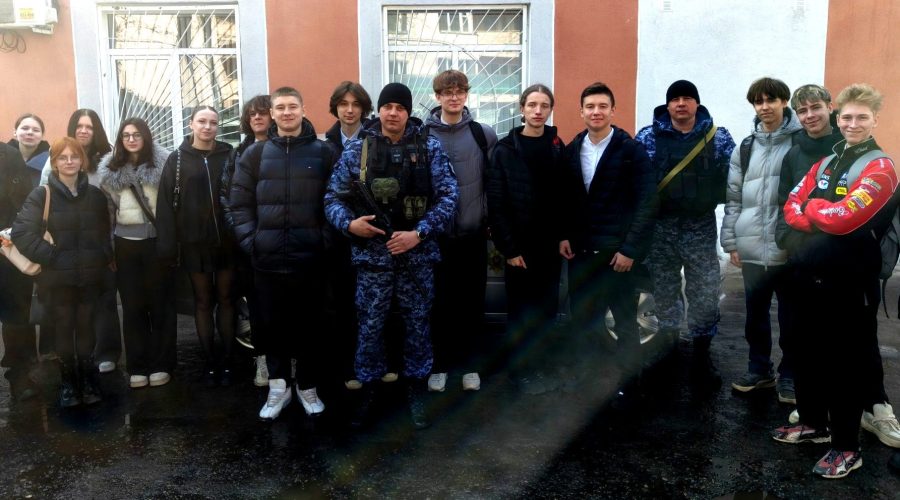 Росгвардейцы провели день открытых дверей для брянских школьников