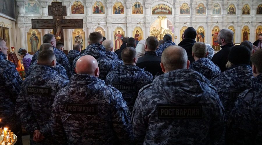 В Брянске росгвардейцы приняли участие в торжественном богослужении