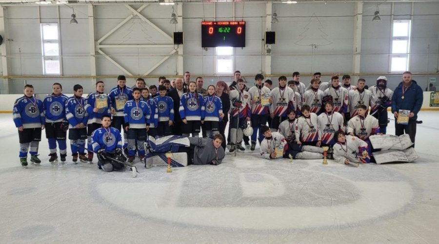 В трубчевском «Вымпеле» прошел праздничный хоккейный турнир