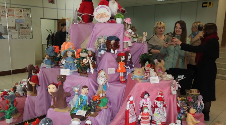 В Трубчевском Доме культуры проходит выставка авторских игрушек