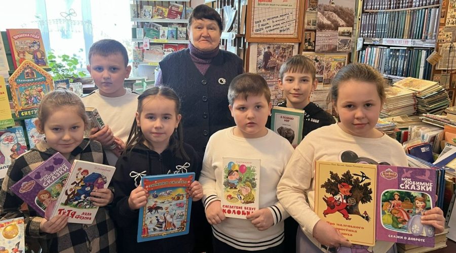 В библиотеке Белоберезковской СОШ №1 Трубчевского района прошла акция дарения книг