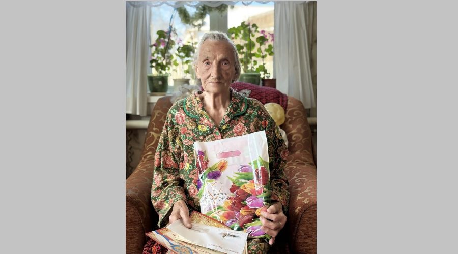 В Унечском районе Брянской области поздравили долгожительницу с 95-летием