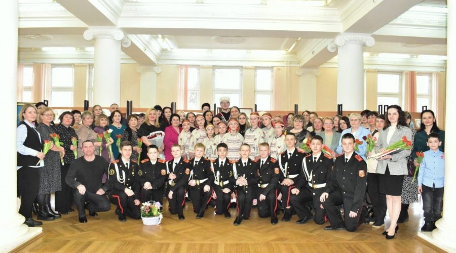 В Брянской библиотеке им. Ф. И. Тютчева провели концерт для родных женщин участников СВО