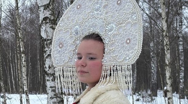 Школьница из трубчевской Белой Березки на областной олимпиаде покорила жюри кокошником