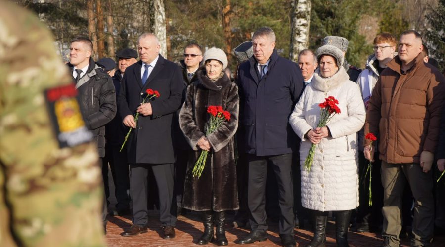 В Брянске почтили память десантников легендарной 6-й роты 104-го полка Псковской дивизии ВДВ