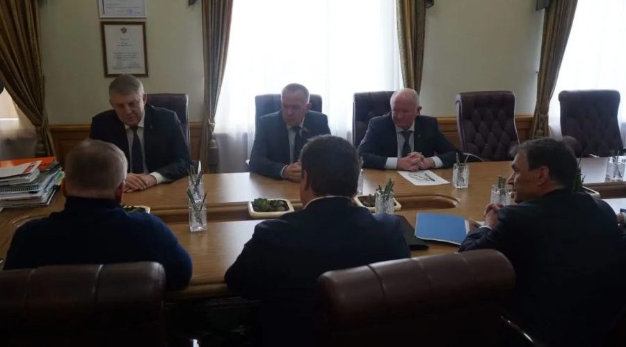 Прошла рабочая встреча губернатора Брянской области с учредителем ООО «Брянский сад»