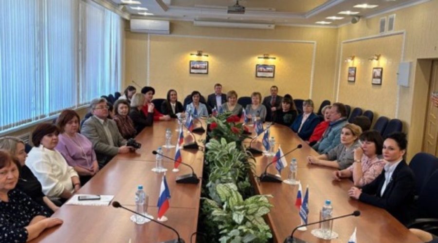 Брянский работников культуры наградили накануне профессионального праздника