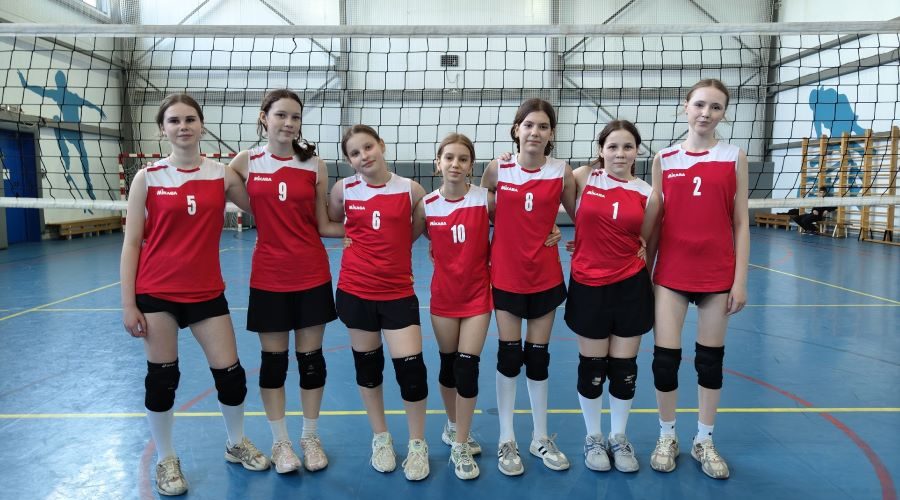 Трубчевские спортсменки из Белой Березки вышли в полуфинал первенства по волейболу