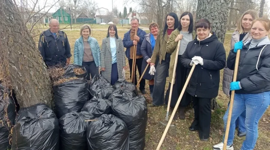 Трубчане продолжают работу по наведению чистоты и порядка