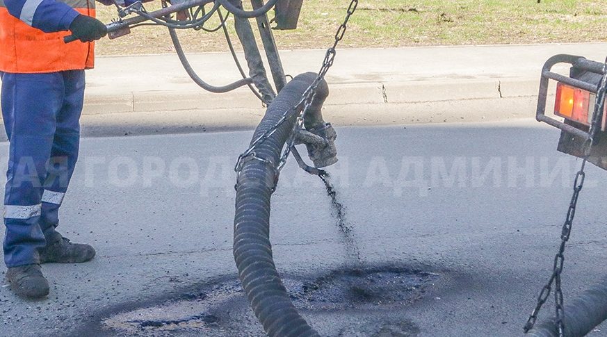 Дороги в Брянске и чистят, и ремонтируют