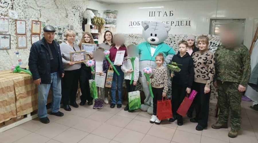 Трубчевские школьники получили Благодарственные письма от военных