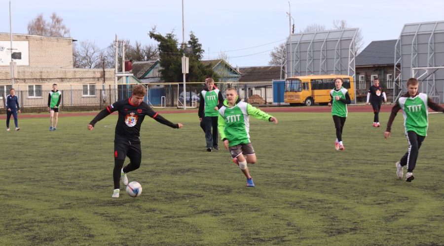 В Трубчевске стартовало первенство района по футболу среди любительских команд