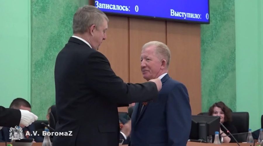 Губернатор Брянщины вручил памятные медали ликвидаторам аварии на ЧАЭС