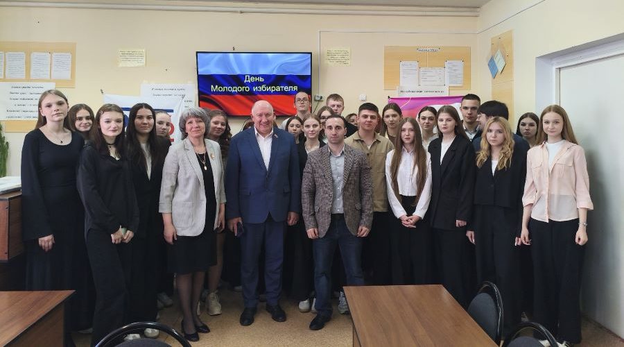 Глава Трубчевского района В. В. Евсеев встретился со студентами педколледжа