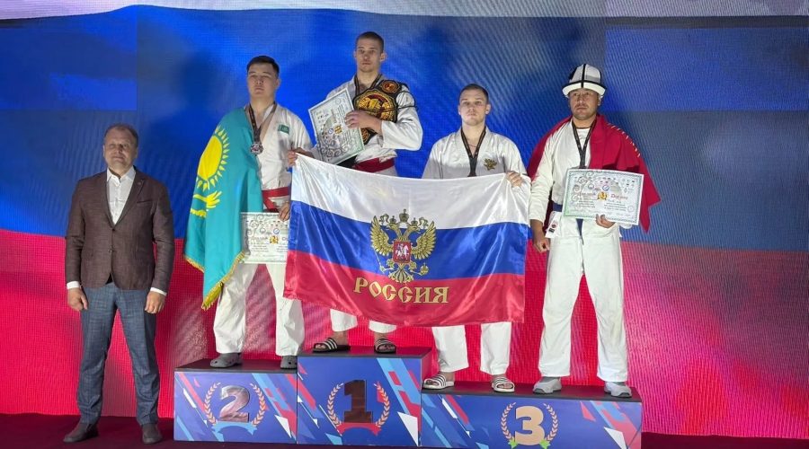 Егор Ковальчук поздравил брянского рукопашника с золотом чемпионата мира