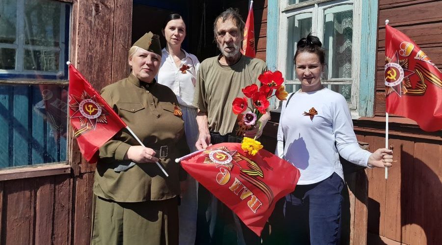 В Трубчевском районе ветеранов поздравили с наступающим 9 Мая