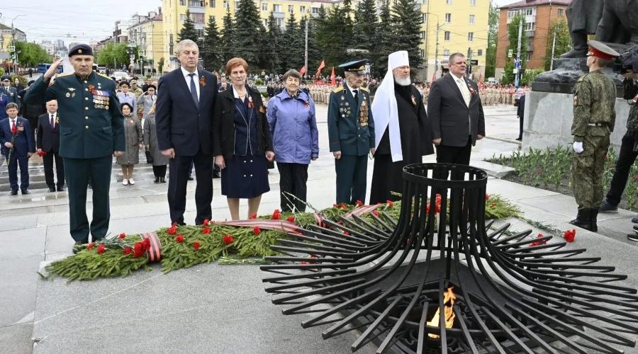 Губернатор Брянщины принял участие в церемонии возложения цветов на площади Партизан