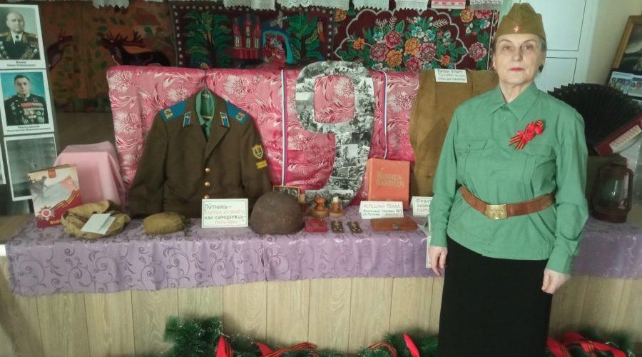 В СДК трубчевских Городцов продолжает работу выставка, приуроченная ко Дню Победы